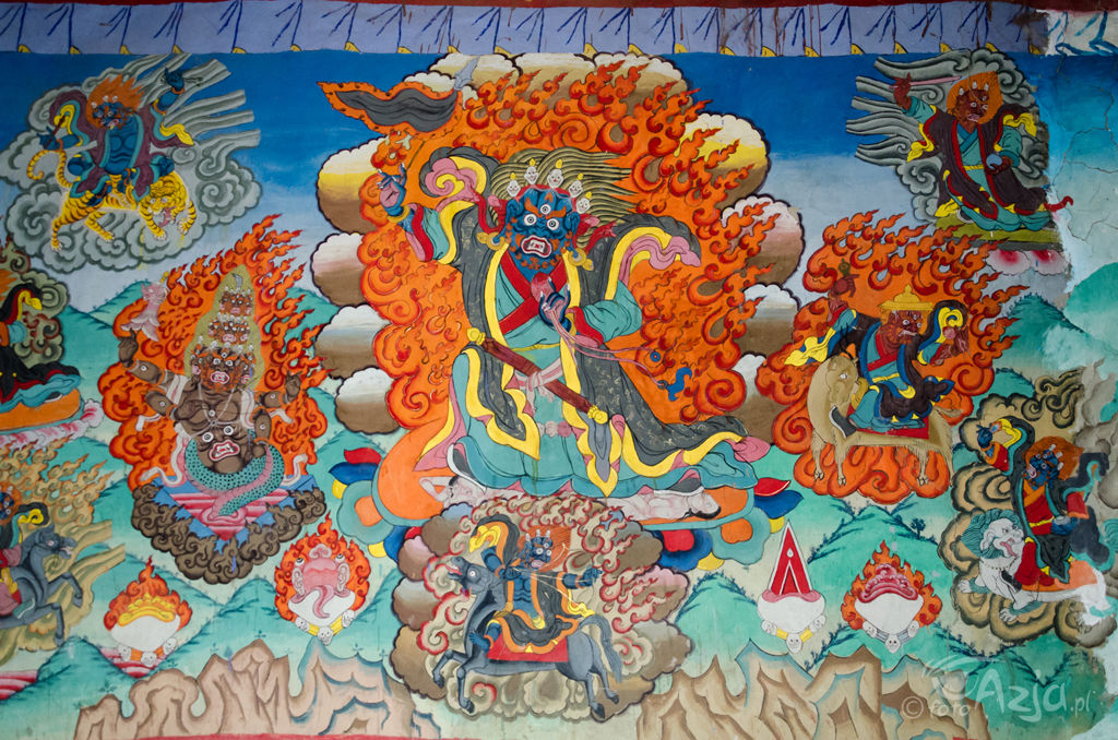 Dzień 9: Fresk (odrestaurowany) przedstawiający Mahakalę - obrońcę prawa - w Kryształowym Klasztorze (Shey Gompa)